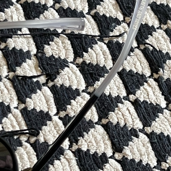 Elizabeth and James Avery Sunglasses Black and clear! Adorable & chic! - Picture 8 of 12